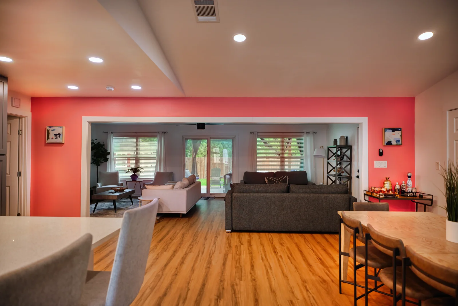 /assets/sb/2378965246_p1063590_hdr2.webp
