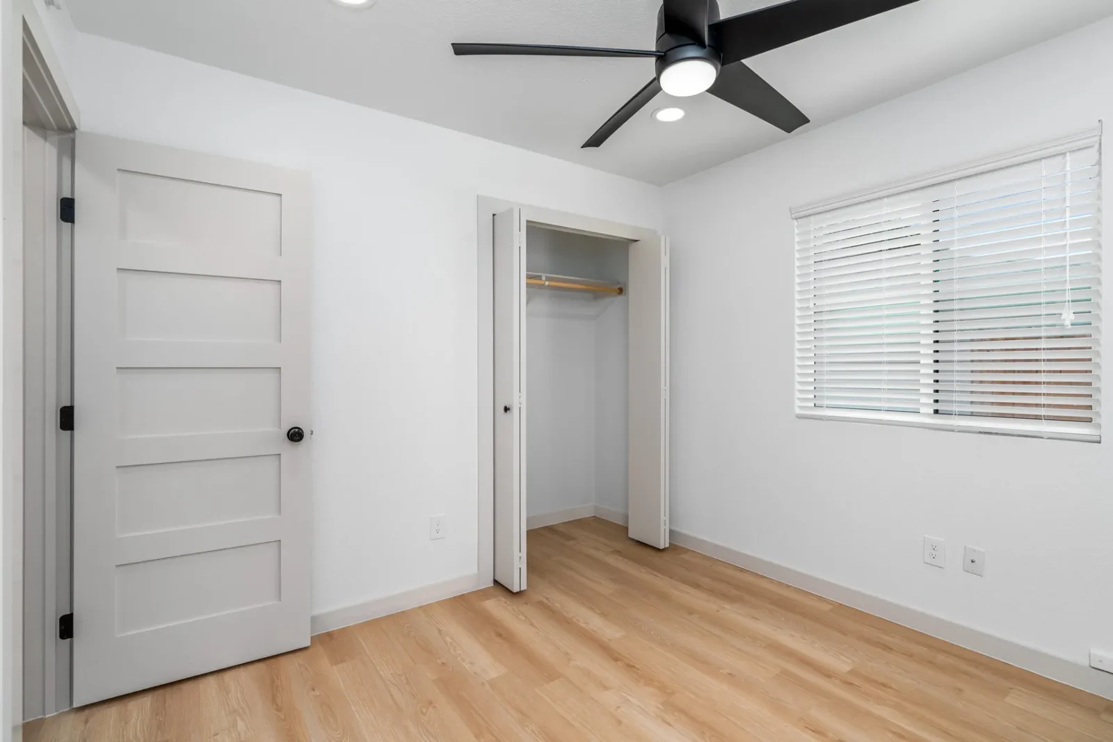 /assets/sb/5c3f4f5f56_manassas_drive_39-web-or-mls-39-0.webp
