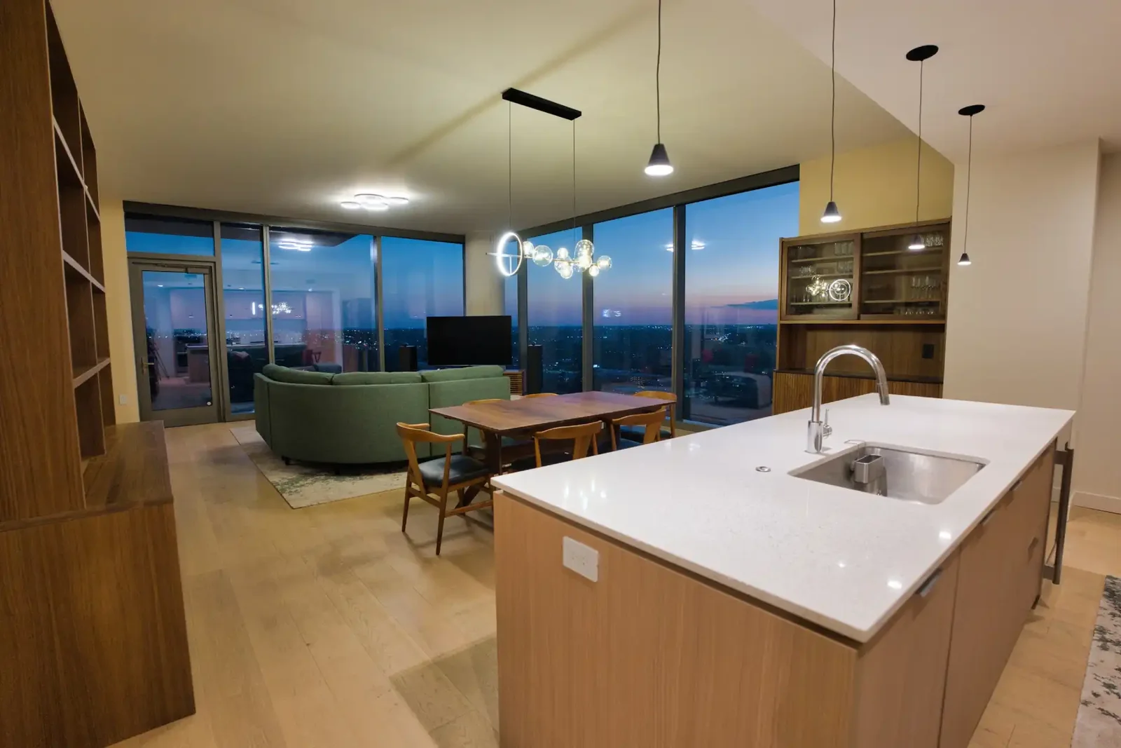 /assets/sb/87043948a1_east_avenue_5-0.webp
