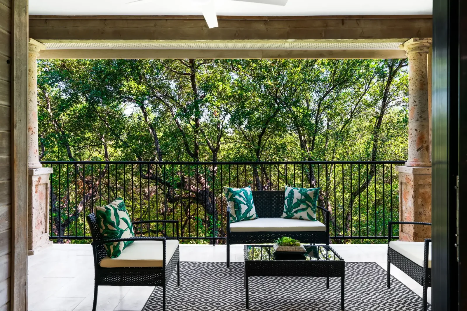 /assets/sb/9772c954ea_liberty_park_34-web-or-mls-34-0.webp