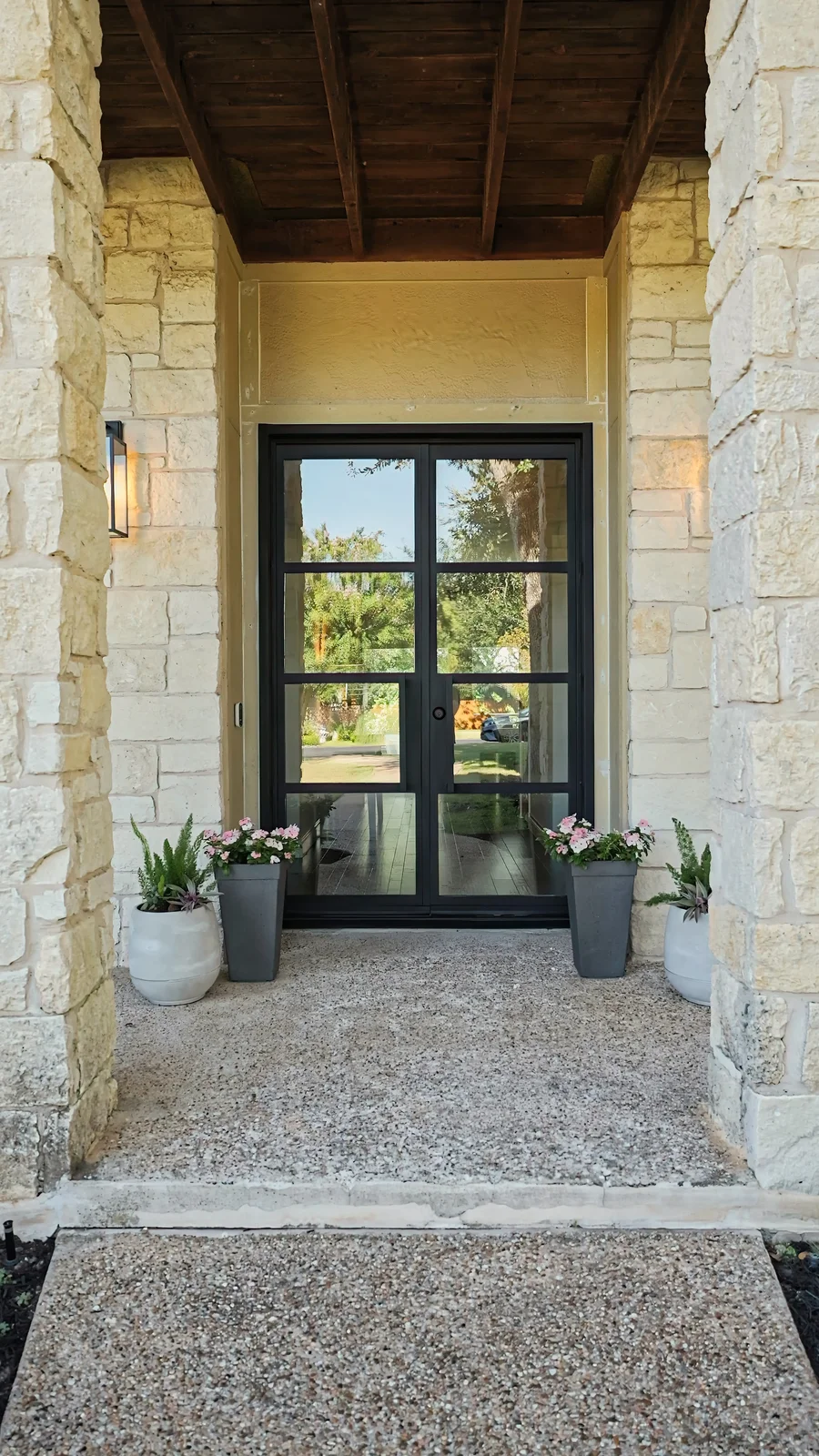 /assets/sb/ac08828ebc_frontdoor.webp