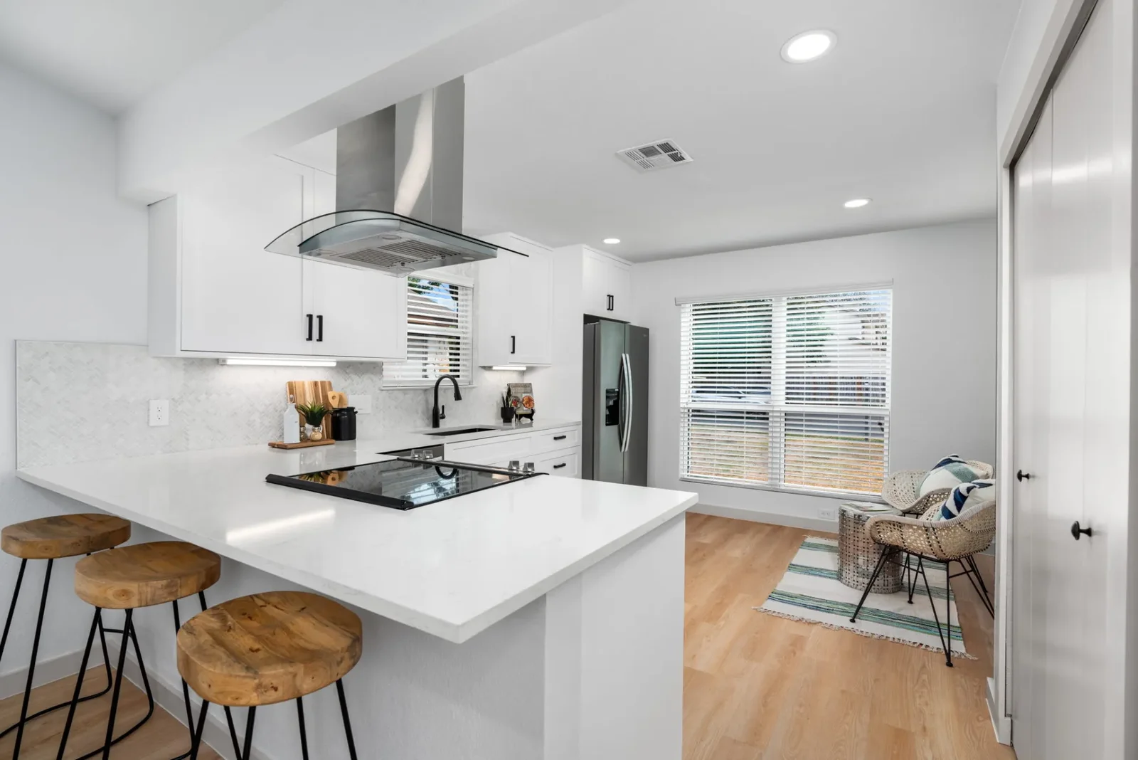 /assets/sb/c73a6257f8_manassas_drive_55-web-or-mls-55-0.webp