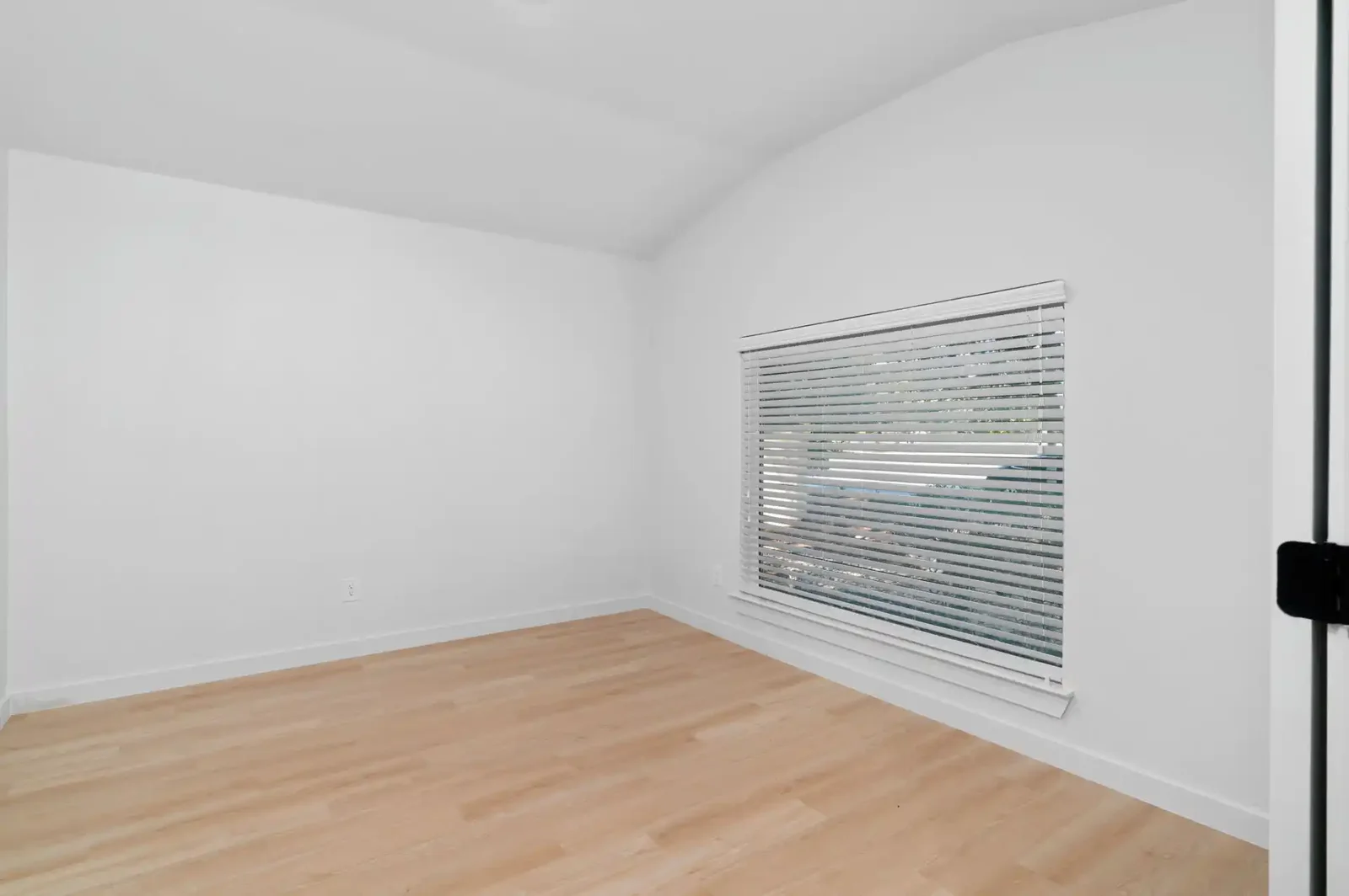 /assets/sb/cabacce475_bremner_40-web-or-mls-dsc01802-0.webp