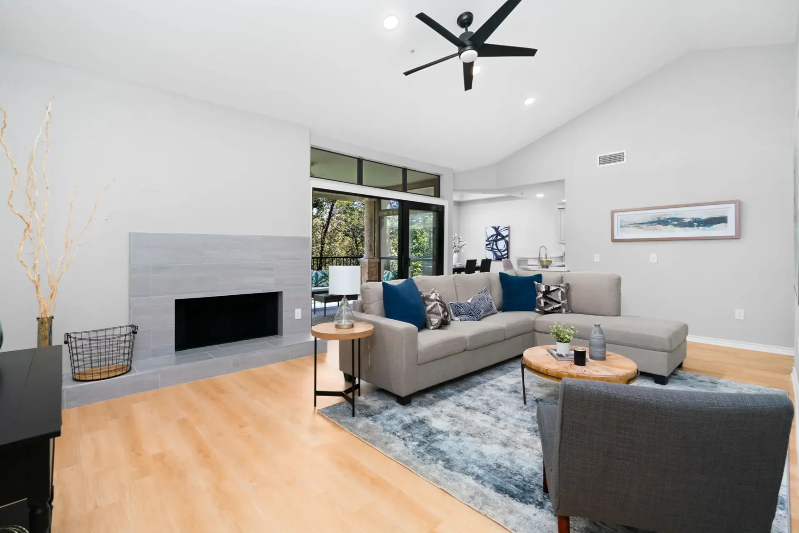 /assets/sb/cc18493a80_liberty_park_27-web-or-mls-27-0.webp