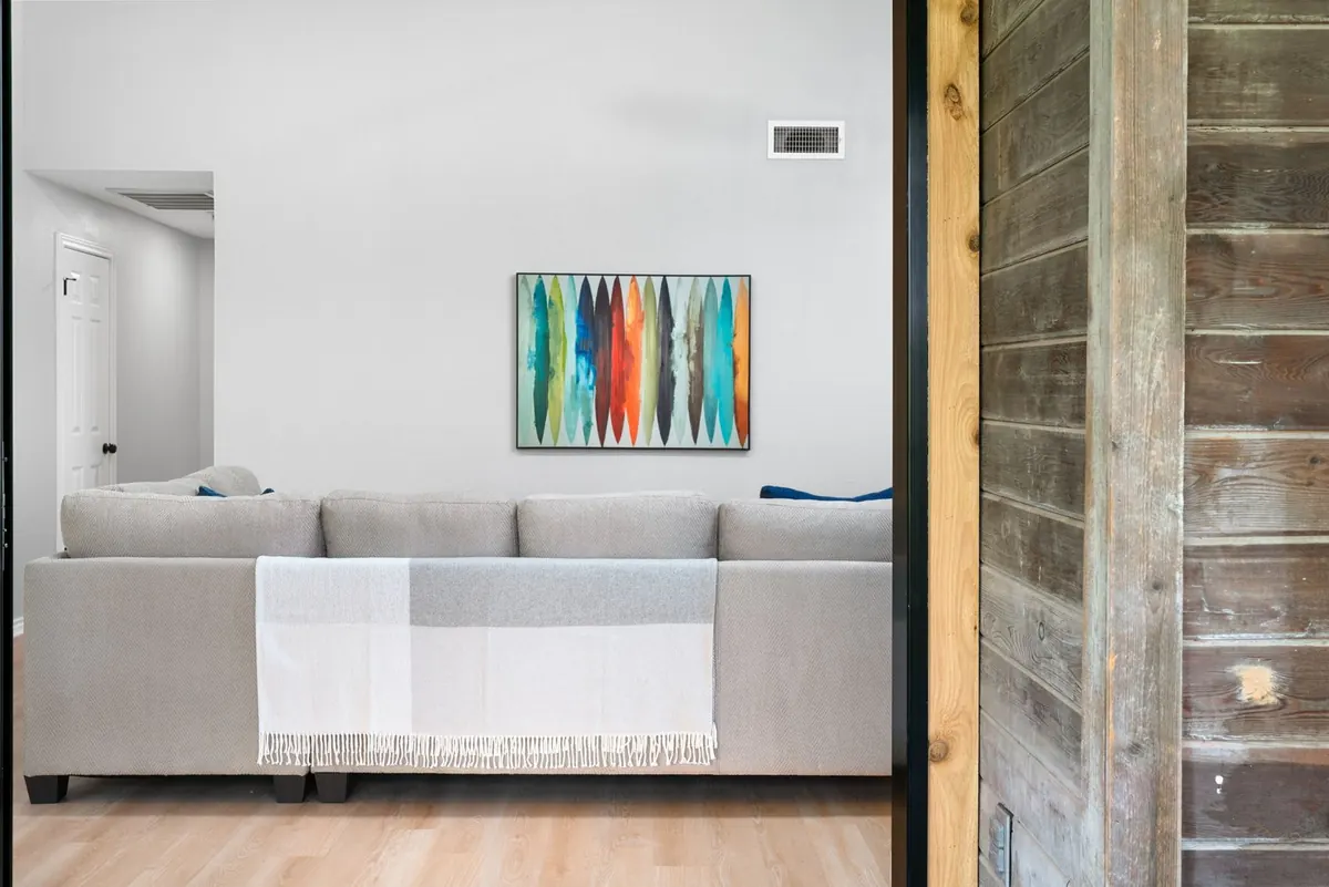 /assets/sb/d0881dc588_liberty_park_32-web-or-mls-32.webp