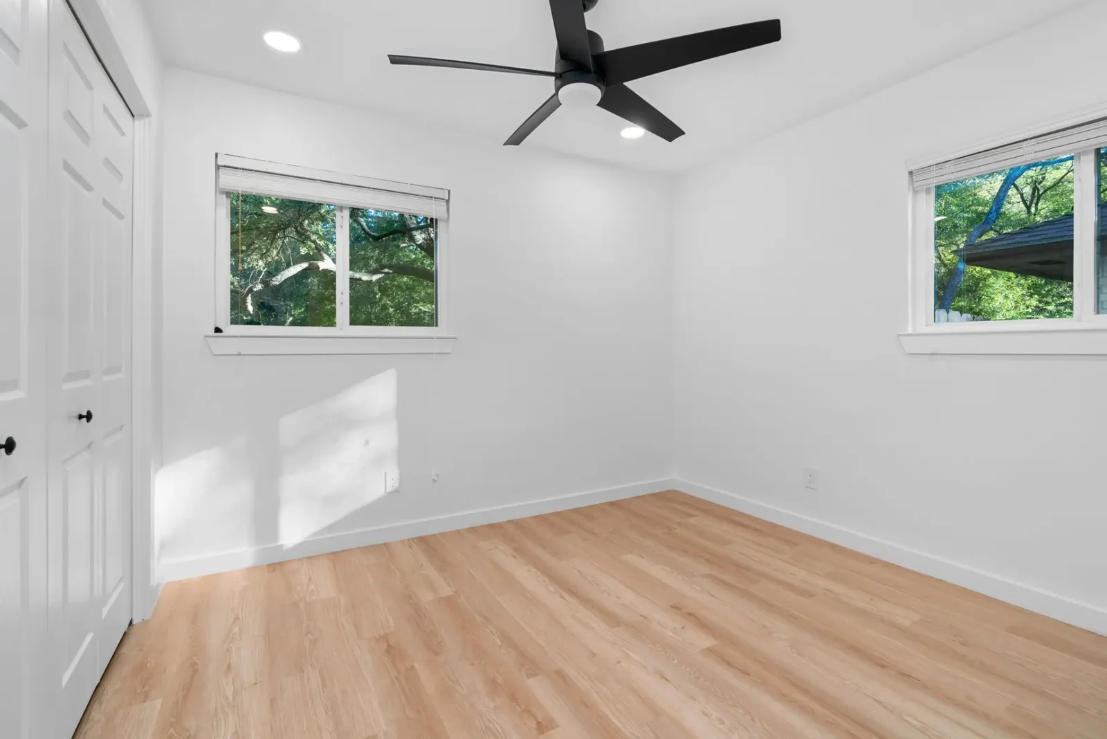 /assets/sb/db4db56c73_emerald_forest_19-web-or-mls-dsc07249-0.webp