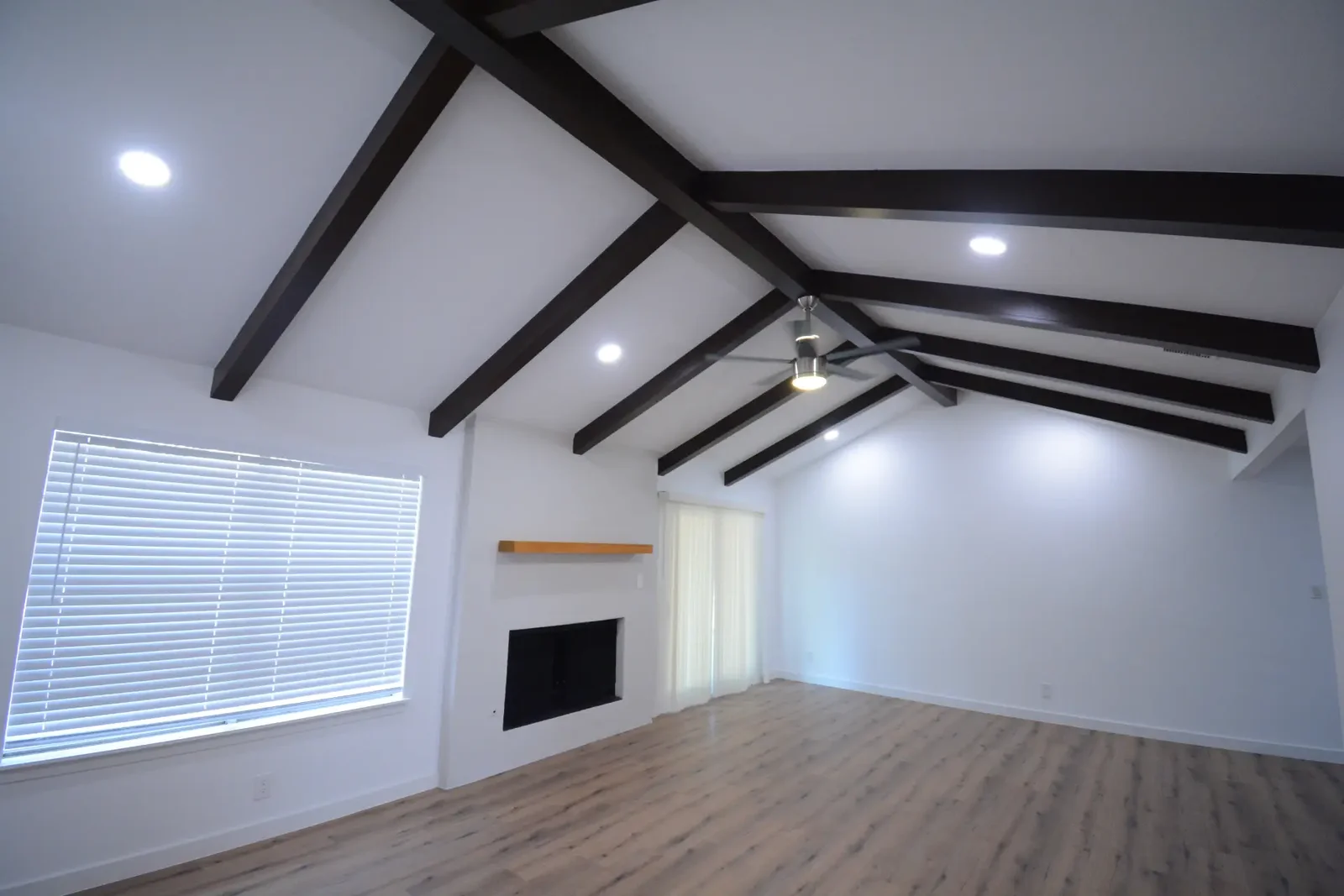 /assets/sb/e521540445_staunton14-0.webp