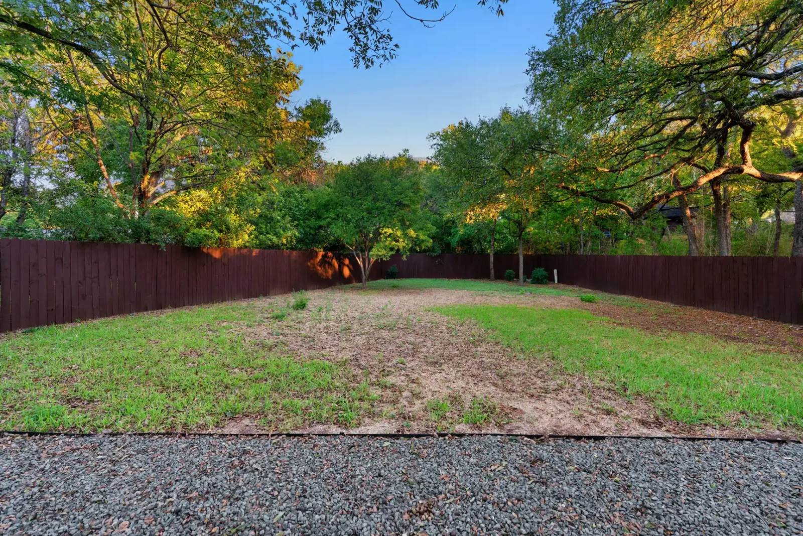 /assets/sb/f2dba91f44_emerald_forest_33-web-or-mls-dsc07405-0.webp